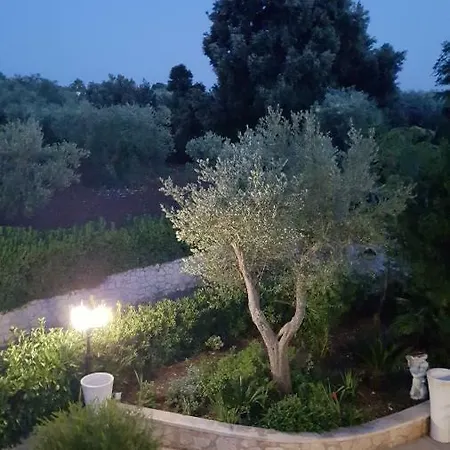 לינה וארוחת בוקר La Mansarda 3*